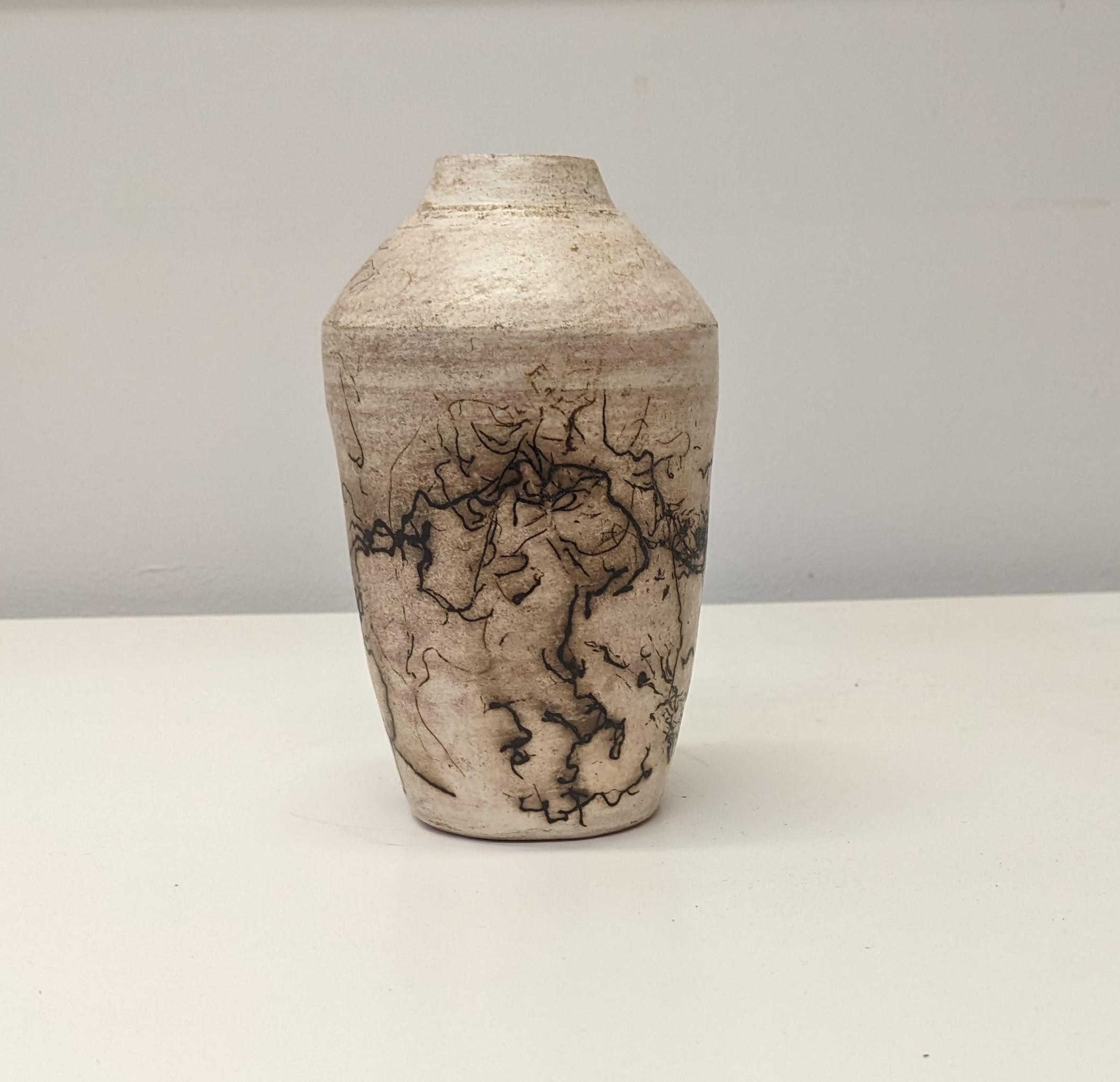 Vase (unglazed lip)